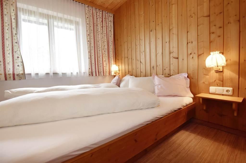 Berghof Gundalatsch Bed & Breakfast Gaschurn Dış mekan fotoğraf